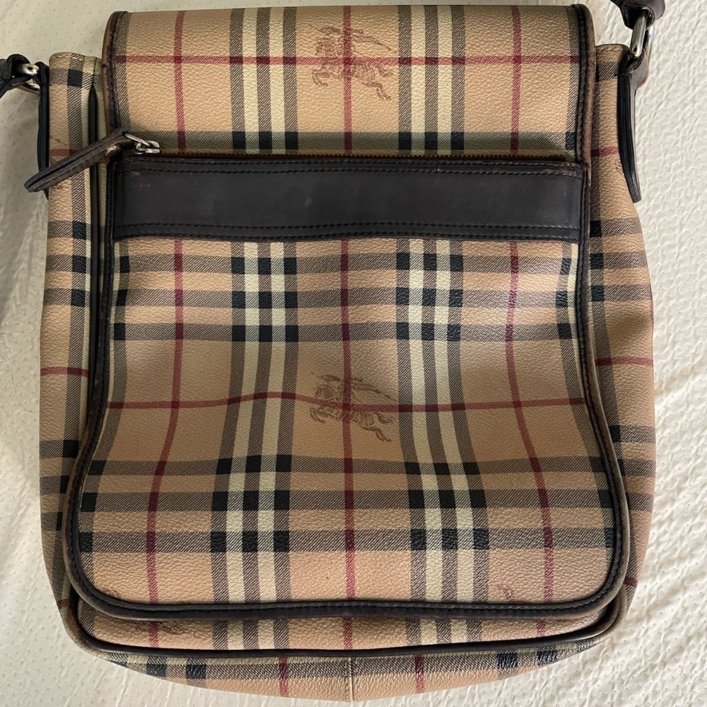 Burberry vintage bought in Korea. (Certificate included)